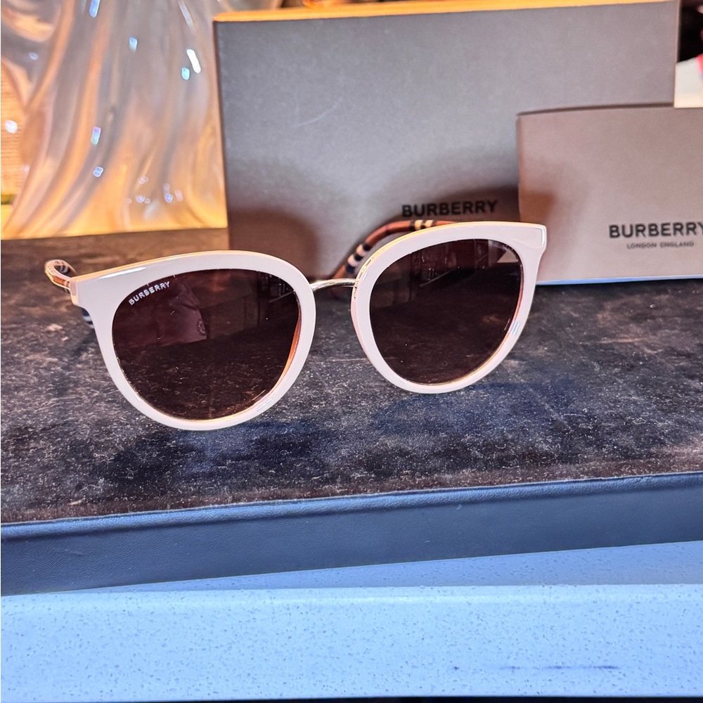 Burberry Beige Sunglasses Brown Gradient 0BE4316 Willow